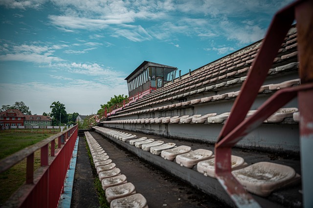 还是其背后 还是其背后